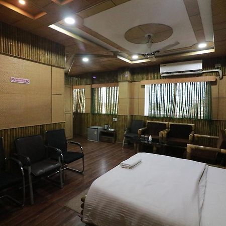 Hotel Himalaya Agartala Zewnętrze zdjęcie