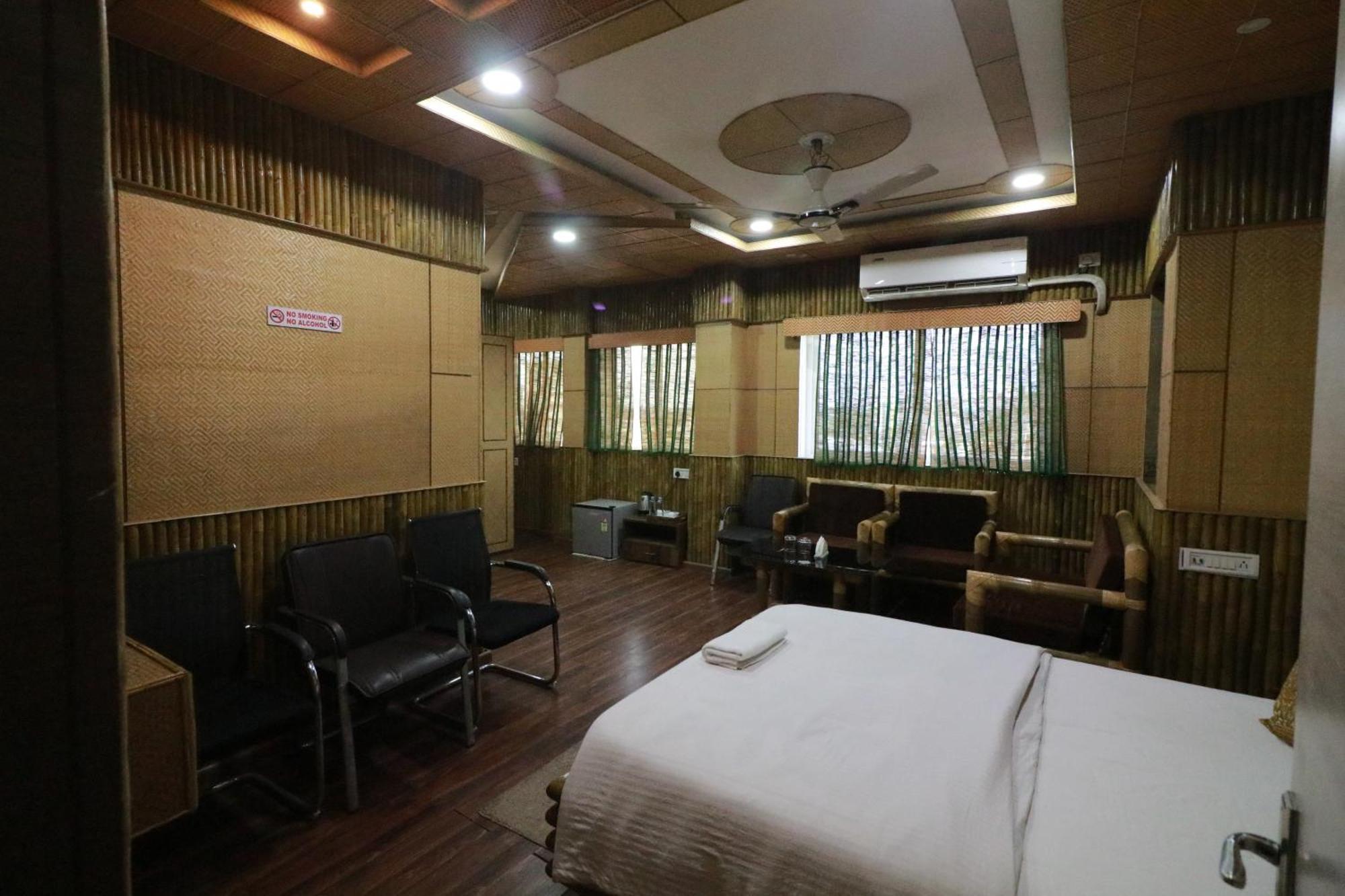 Hotel Himalaya Agartala Zewnętrze zdjęcie