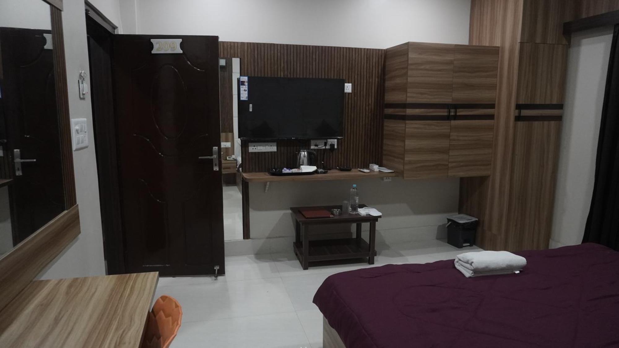 Hotel Himalaya Agartala Zewnętrze zdjęcie